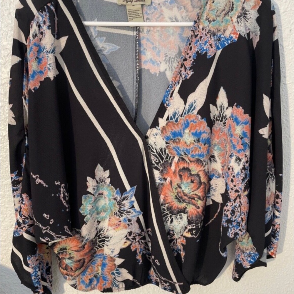 ~EUC~Flying Tomato - 7-Day Summer Sale!Wrap Style Crop Bell Sleeve ~ SZ M